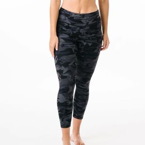 Evening Camo Soft n Snug mid-rise 7/7 24” (4) ZYIA NWT 1989